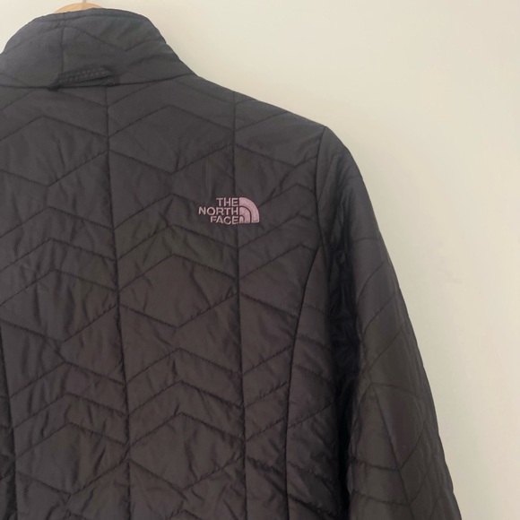The North Face Quilted Puffer Jacket - Picture 5 of 12